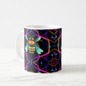 Lebhafte Neon Honeybee mit Abstraktem Hexagonal Kaffeetasse (Vorderseite Links)