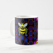 Lebhafte Neon Honeybee mit Abstraktem Hexagonal Kaffeetasse (Vorderseite Links)