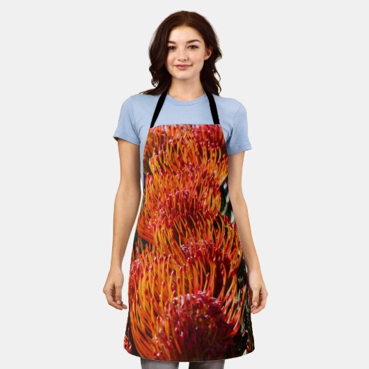 Lebhafte Pinsel-Protea-Blume im Blut Schürze (Getragen)