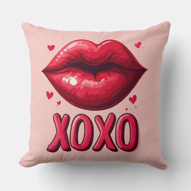 Lebhafte rote Lippen mit XOXO-Design Kissen (Vorderseite)