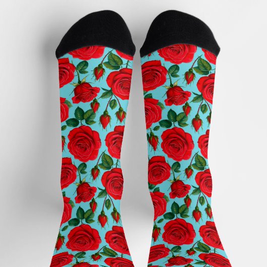 Lebhafte Rote Rosen auf einem hellblauen Hintergru Socken (Oben)