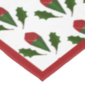 Lebhafte Rote Rosen mit elegantem Muster, Grüne Ho Tischdecke (Schrägansicht)