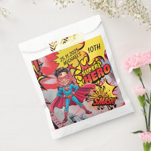 Lebhafte rote und gelbe Superheldenkarikatur Geschenktütchen (Versiegelt)