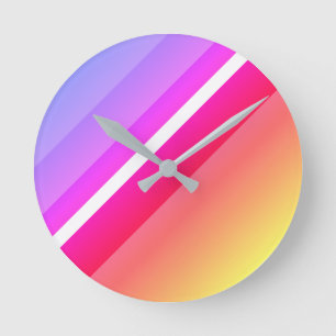 Lebhafte rote und moderne Diagonal-Bands von Lilac Runde Wanduhr