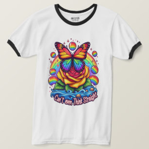 Lebhafte Schmetterlinge auf farbenfroher Rose T-Shirt