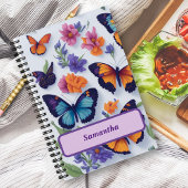 Lebhafte Schmetterlinge und Blume Notizblock