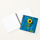 Lebhafte Sonnenblume und Monogramm auf blauem Hint Notizblock (Innenseite)