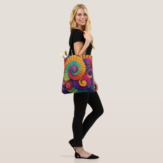 Lebhafte Spiral-Abstrakte Muster Tasche (Am Model)