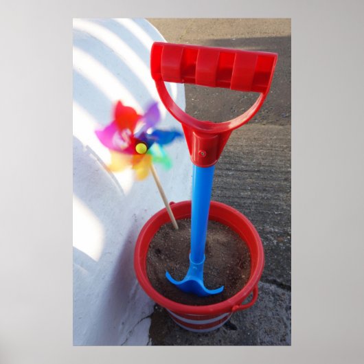 Lebhafte Strandspielzeuge Poster (Vorne)