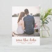 Lebhafte Terracotta Orange Polka Dot Foto Wedding Save The Date (Stehend Vorderseite)