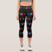 Lebhafte Unendlichkeit mit Regenbogenschmetterling Capri Leggings (Vorderseite)