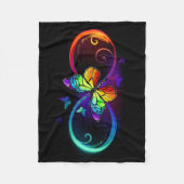 Lebhafte Unendlichkeit mit Regenbogenschmetterling Fleecedecke (Vorderseite)