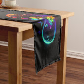 Lebhafte Unendlichkeit mit Regenbogenschmetterling Mittelgroßer Tischläufer (Beispiel)