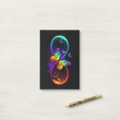 Lebhafte Unendlichkeit mit Regenbogenschmetterling Post-it Klebezettel (Auf Schreibtisch)