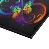 Lebhafte Unendlichkeit mit Regenbogenschmetterling Schneidebrett (Ecke)