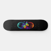 Lebhafte Unendlichkeit mit Regenbogenschmetterling Skateboard (Horizontal)