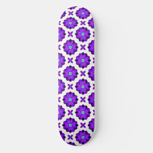 Lebhafte violette Blumen und Leaf-Motive Skateboard (Vorderseite)