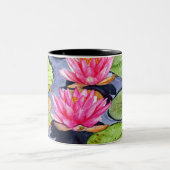 Lebhafte Wasserläufe am ruhigen Teich Zweifarbige Tasse (Mittel)