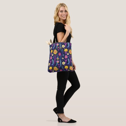 Lebhafte Wüste Bloom Wellness Tote Tasche (Am Model)