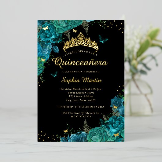 Lebhafter Aquamariner Eleganter Blumen-Schmetterli Folieneinladung (Stehend vorne)