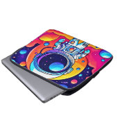 Lebhafter Astronaut in kosmischer Kunst Laptopschutzhülle (Vorne Knopf)