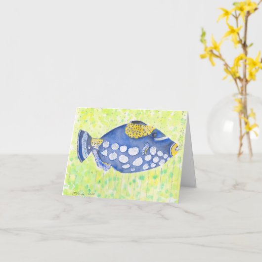 Lebhafter, blauer und gelber Fisch in grünem Wasse Karte (Gelbe Blume)