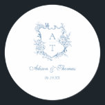 Lebhafter Blue Monogram Wappen Wedding Umschlag Au Runder Aufkleber<br><div class="desc">Elegantes,  lebendiges blauer Drehbuch blumenmonogramm Wappen Hochzeit klassische Umschlag Aufkleber Aufkleber.</div>