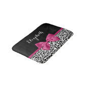 Lebhafter dunkelrosa Flachbanddruck mit Namen Badematte (Schrägansicht)