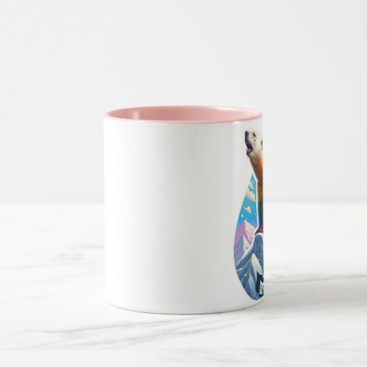 Lebhafter Eisbär Auf dem Berg mit Mädchen Tasse (Zentrum)