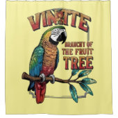 Lebhafter Flug: Heller Papagei auf einem üppigen O Duschvorhang (Vorderseite)