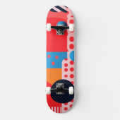 Lebhafter Hintergrund mit Kreise und Formen Skateboard (Vorderseite)