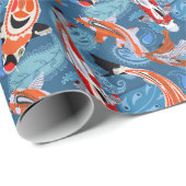 Lebhafter Koi Fisch unter Paisley Pattern Geschenkpapier (Rolleneckpunkt)