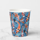 Lebhafter Koi Fisch unter Paisley Pattern Pappbecher (Vorderseite)