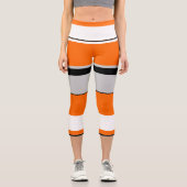 Lebhafter Orange-, Weiß-, Schwarz- und Asche-Strei Capri Leggings (Vorderseite)