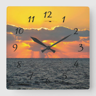 Lebhafter orangefarbener Himmel Sonnenaufgang Quadratische Wanduhr