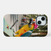 Lebhafter Papagei auf Skateboard iPhone 15 Hülle (Rückseite (Horizontal))