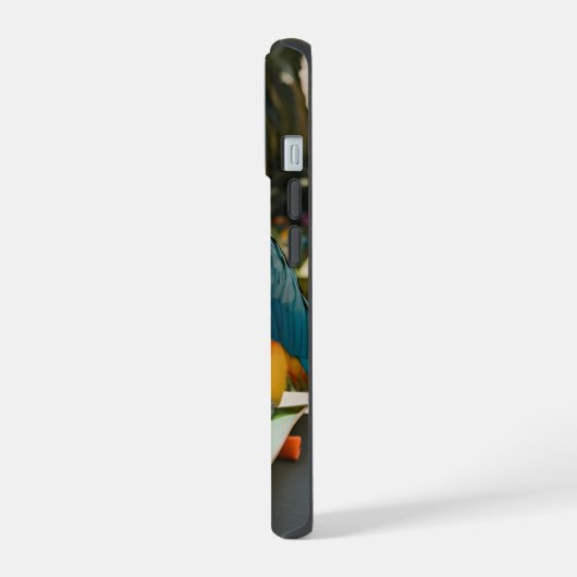 Lebhafter Papagei auf Skateboard iPhone 15 Hülle (Linke Seite)