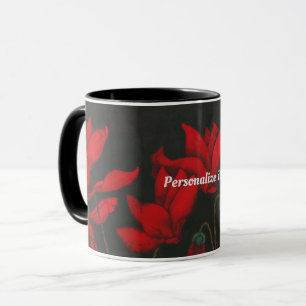 Lebhafter roter Cyclamen auf schwarzem Hintergrund Tasse