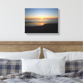 Lebhafter Sonnenaufgang über dem Meer Leinwanddruck (Insitu (Schlafzimmer))