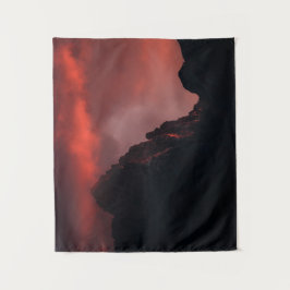 Lebhafter Sonnenuntergang in den Bergen Wandteppich