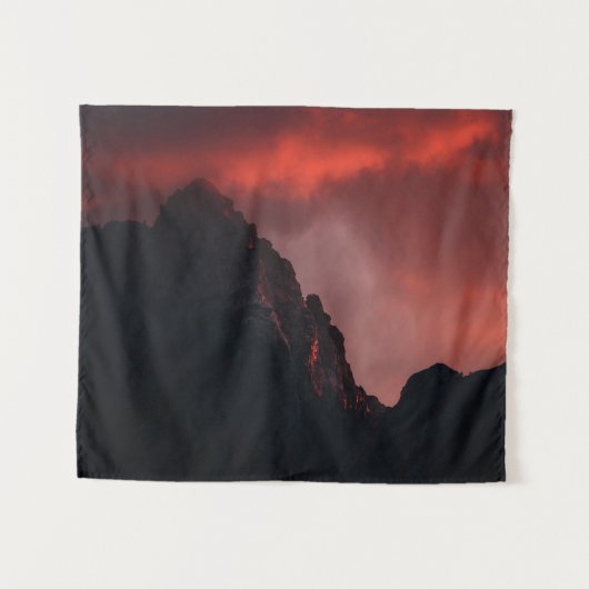 Lebhafter Sonnenuntergang in den Bergen Wandteppich (Vorderseite (Horizontal))