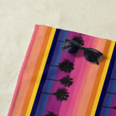 Lebhafter Sonnenuntergang mit Silhouetten von Palm Strandtuch (Beispiel)