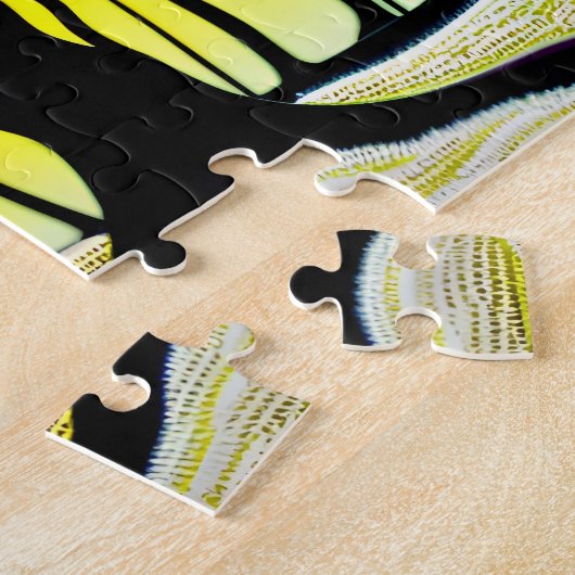 Lebhafter Wald mit Bäumen und kühne Lila Blätter Puzzle (Seite)