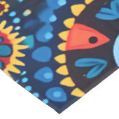 Lebhaftes Abstraktes ethnisches Huichol-Stammmuste Tischdecke (Schrägansicht)