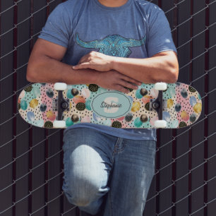 Lebhaftes Abstraktes Pinselstrich und Polka Dot Pa Skateboard