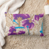 Lebhaftes Blumenmuster mit lila und blauem f Lendenkissen (Decke)