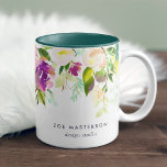 Lebhaftes Blut | Personalisierte Aquarellblume Zweifarbige Tasse<br><div class="desc">Elegantes Design in der Tasse bietet eine Kaskade von Aquarellfloralen in reichen,  schmuckfarbenen violett lila und jaspergrün. Personalisieren Sie Ihre Daten mit Ihrem Namen,  Ihrem Firmennamen oder Ihrer Wortwahl mithilfe der beiden benutzerdefinierten Textfelder. Wir Liebe diesen Stil mit dem Jäger grün Interieur für einen koordinierenden Pop der Farbe!</div>