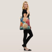 Lebhaftes dahlia florales, farbenfrohes Allover-Mu Tasche (Am Model)