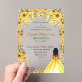 Lebhaftes Gelbes Kleid und Afro Hair Quinceñera Acryleinladungen (Insitu (Handheld))