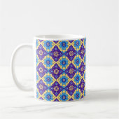 Lebhaftes geometrisches Muster der Retro-Geometrie Kaffeetasse (Links)